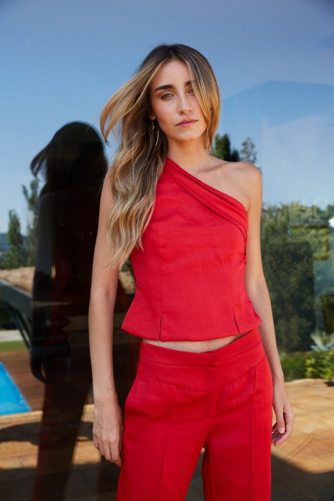 santa bato look rojo