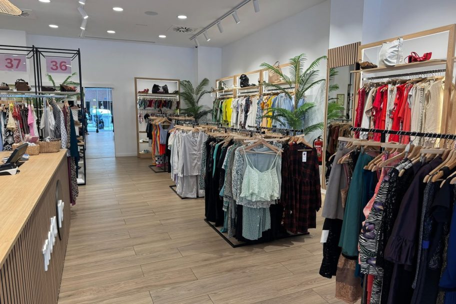 Interior de Moda re- Alicante, ropa de segunda mano en Alicante