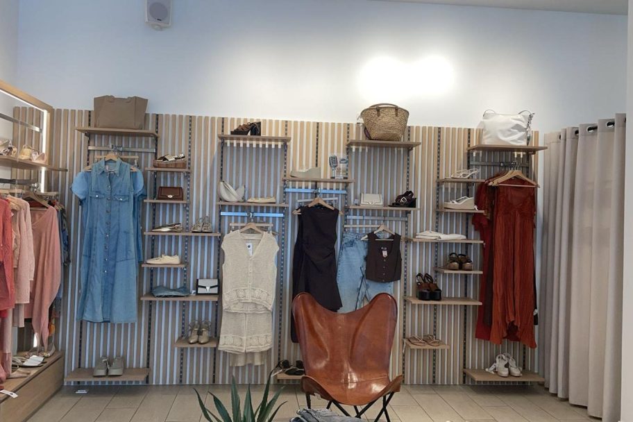 Interior de Moda re- Torrellano, ropa de segunda mano en Torrellano