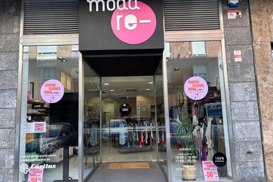 Escaparate de Moda re- Miranda de Ebro, ropa de segunda mano en Miranda de Ebro