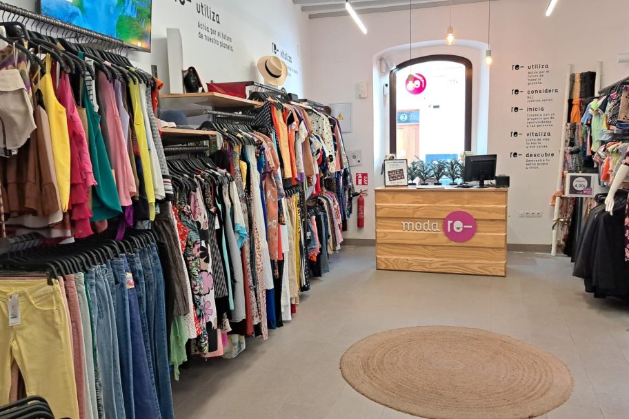 Interior de Moda re- Cádiz San Antonio, ropa de segunda mano en Cádiz