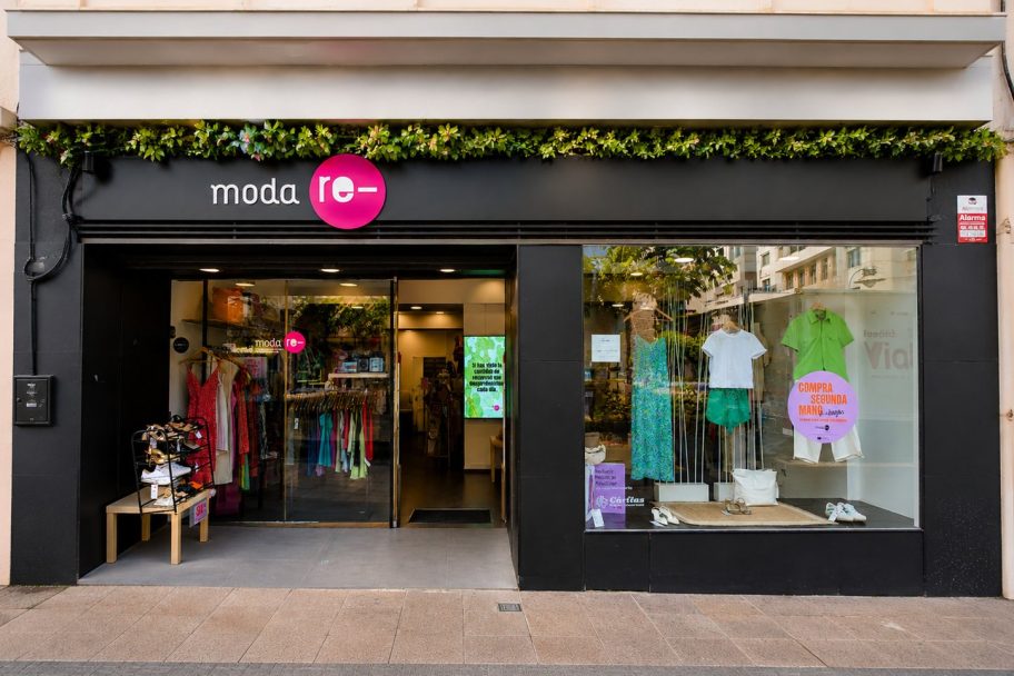 Escaparate de Moda re- Ciudad Real, ropa de segunda mano en Ciudad Real