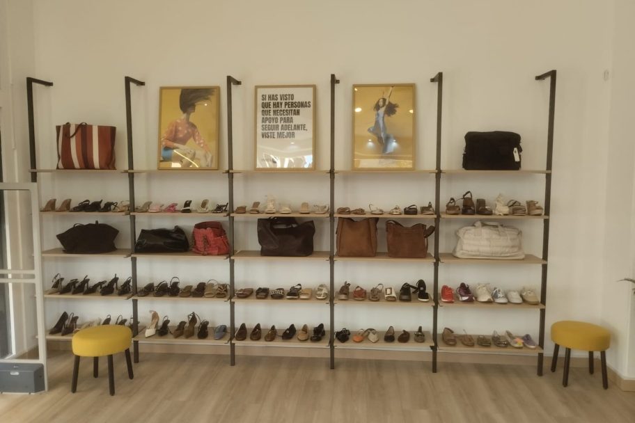 Interior de Moda re- Guadalajara, ropa de segunda mano en Guadalajara (vista 2)
