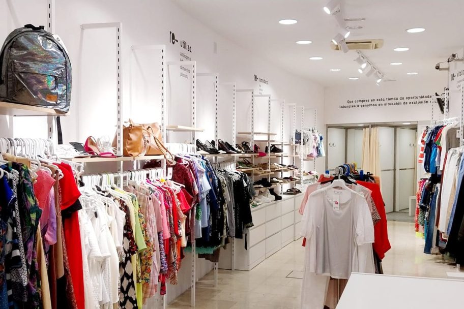 Interior de Moda re- Barbastro, ropa de segunda mano en Barbastro