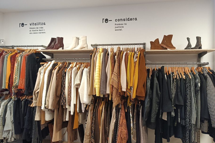 Interior de Moda re- Ibiza, ropa de segunda mano en Ibiza