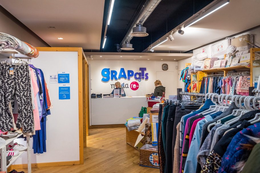 Interior de Moda re- La Seu d'Urgell, ropa de segunda mano en La Seu d'Urgell