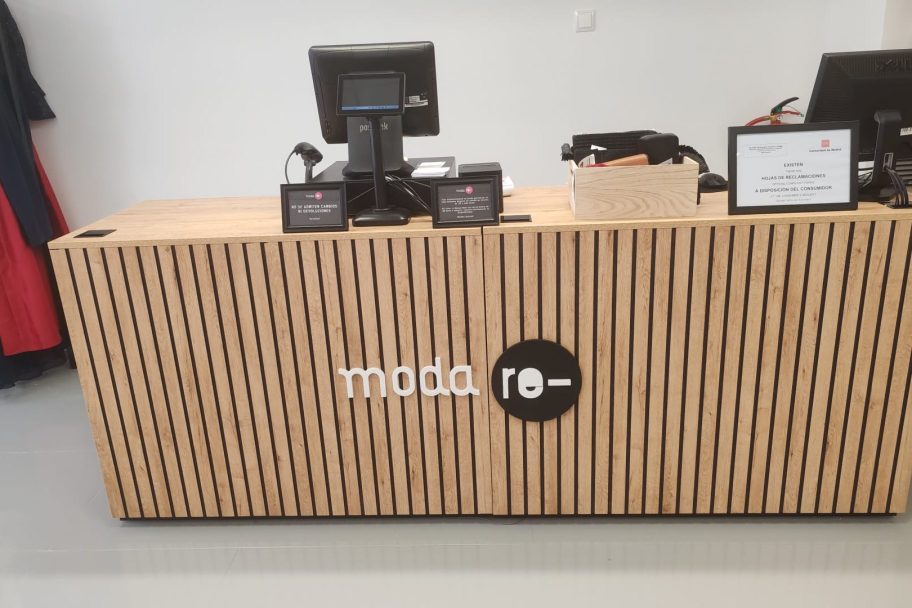 Mostrador de Moda re- Madrid Albufera, ropa de segunda mano en Madrid