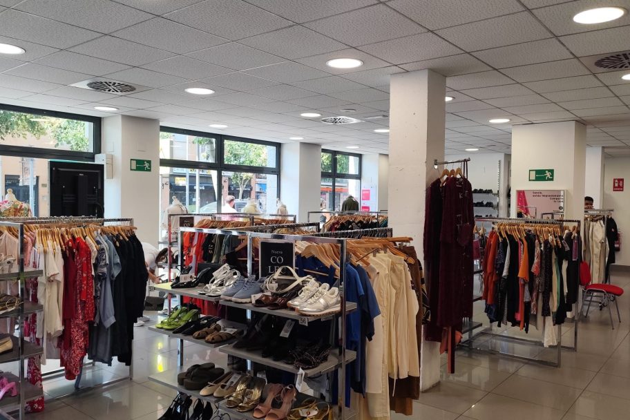 Interior de Moda re- Madrid General Ricardos, ropa de segunda mano en Madrid