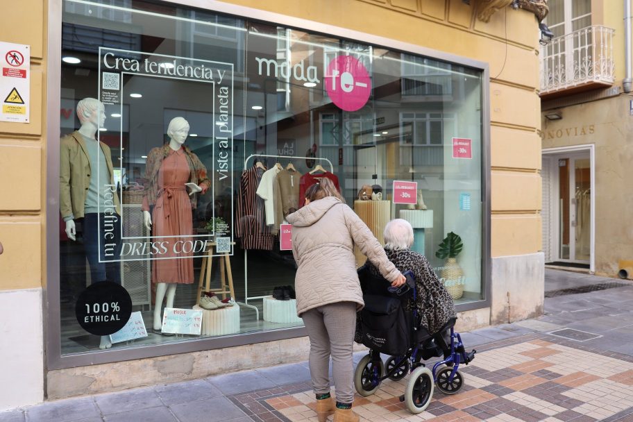 Escaparate de Moda re- Cartagena, ropa de segunda mano en Cartagena