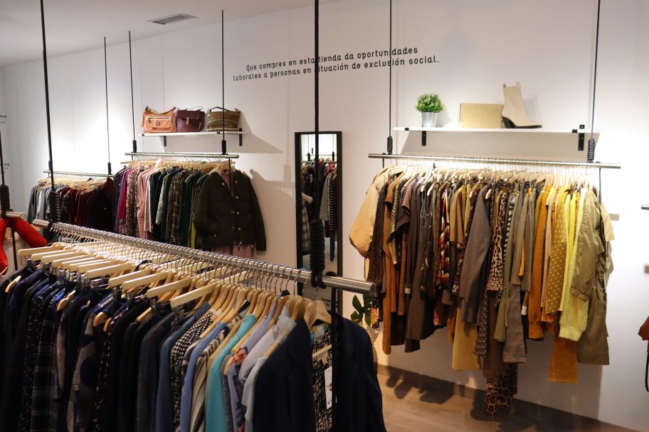 Interior de Moda re- Murcia, ropa de segunda mano en Murcia