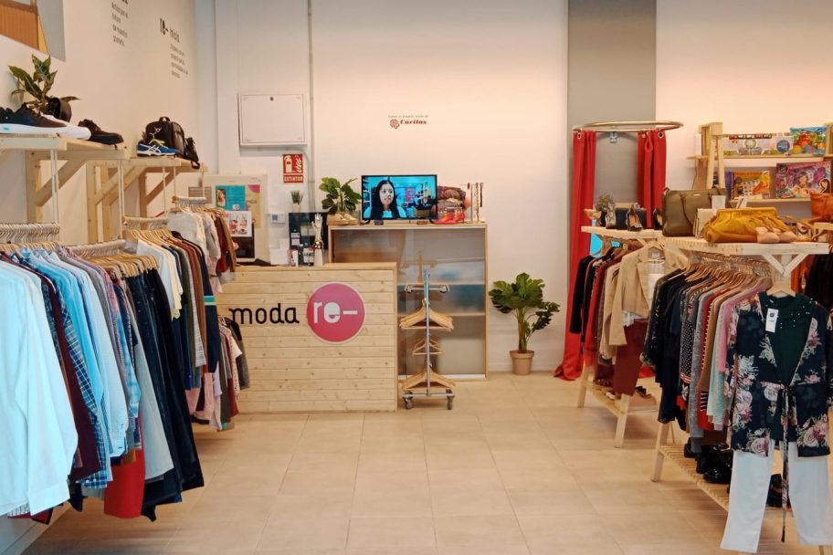 Mostrador de Moda re- Vigo CC Vialia, ropa de segunda mano en Vigo