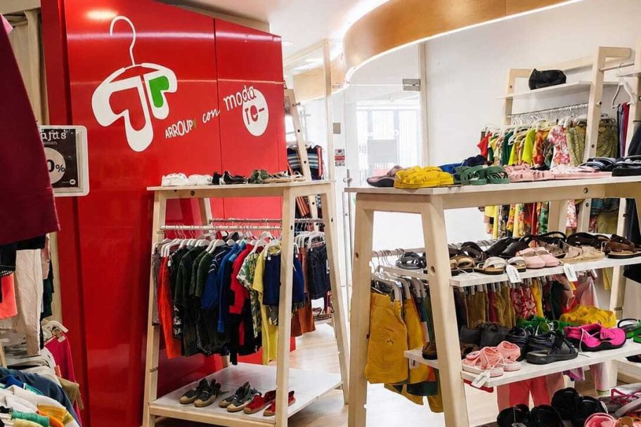 Interior de Arroupa con Moda re- Santiago, ropa de segunda mano en Santiago de Compostela