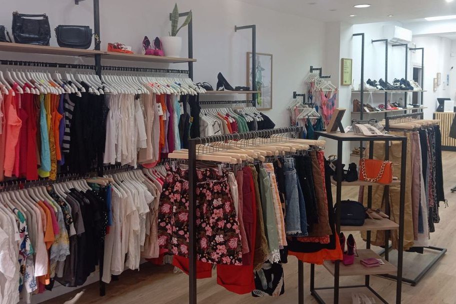 Interior de Moda re- Dos Hermanas, ropa de segunda mano en Dos Hermanas