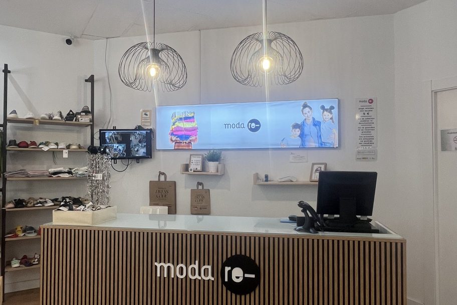 Mostrador de Moda re- Soria, ropa de segunda mano en Soria