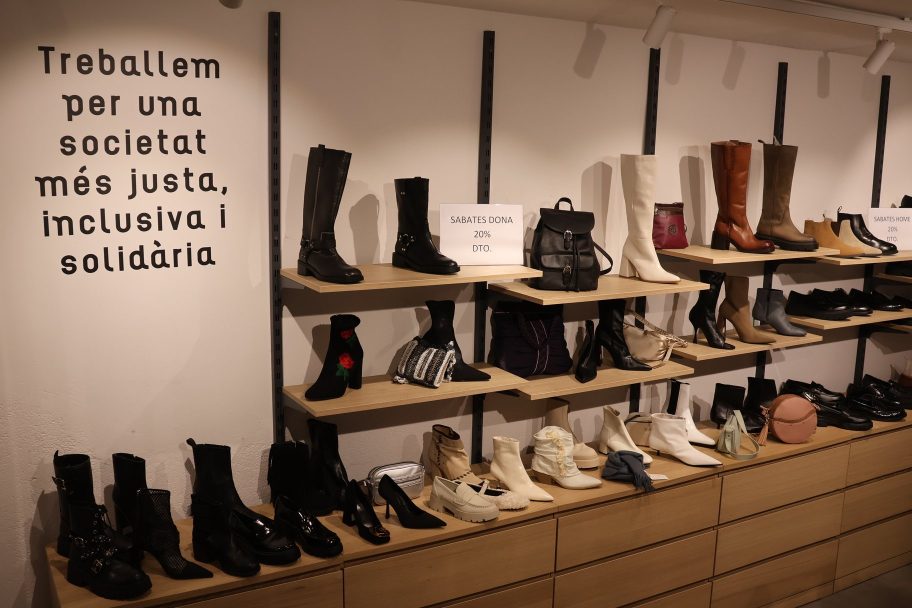 Interior de Moda re- Tarragona Gobernador, ropa de segunda mano en Tarragona (vista 2)