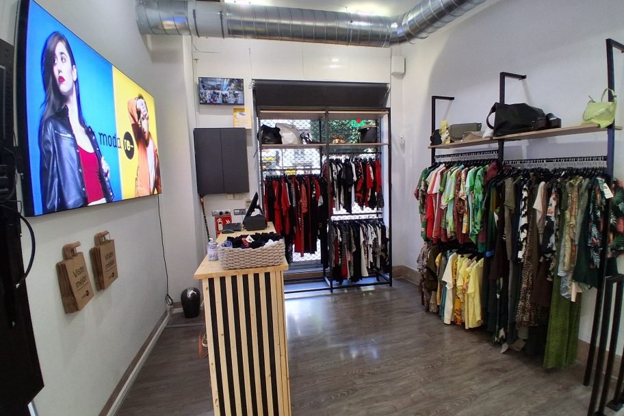 Interior de Moda re- Reus, ropa de segunda mano en Reus